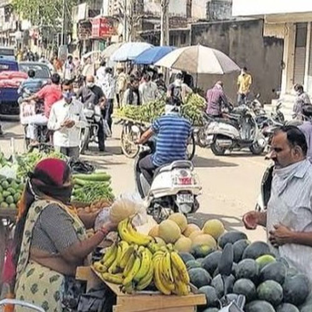 સુરતમાં આડેધડ પથારા અને ટ્રાફિક વ્યવસ્થા સુધારવા તંત્ર સજ્જ:નવી સ્ટ્રીટ વેન્ડિંગ પોલિસી બે-ત્રણ મહિનામાં અમલી બને તેવી શક્યતા, 42,000થી વધુ વેન્ડરોની નોંધણી પૂર્ણ