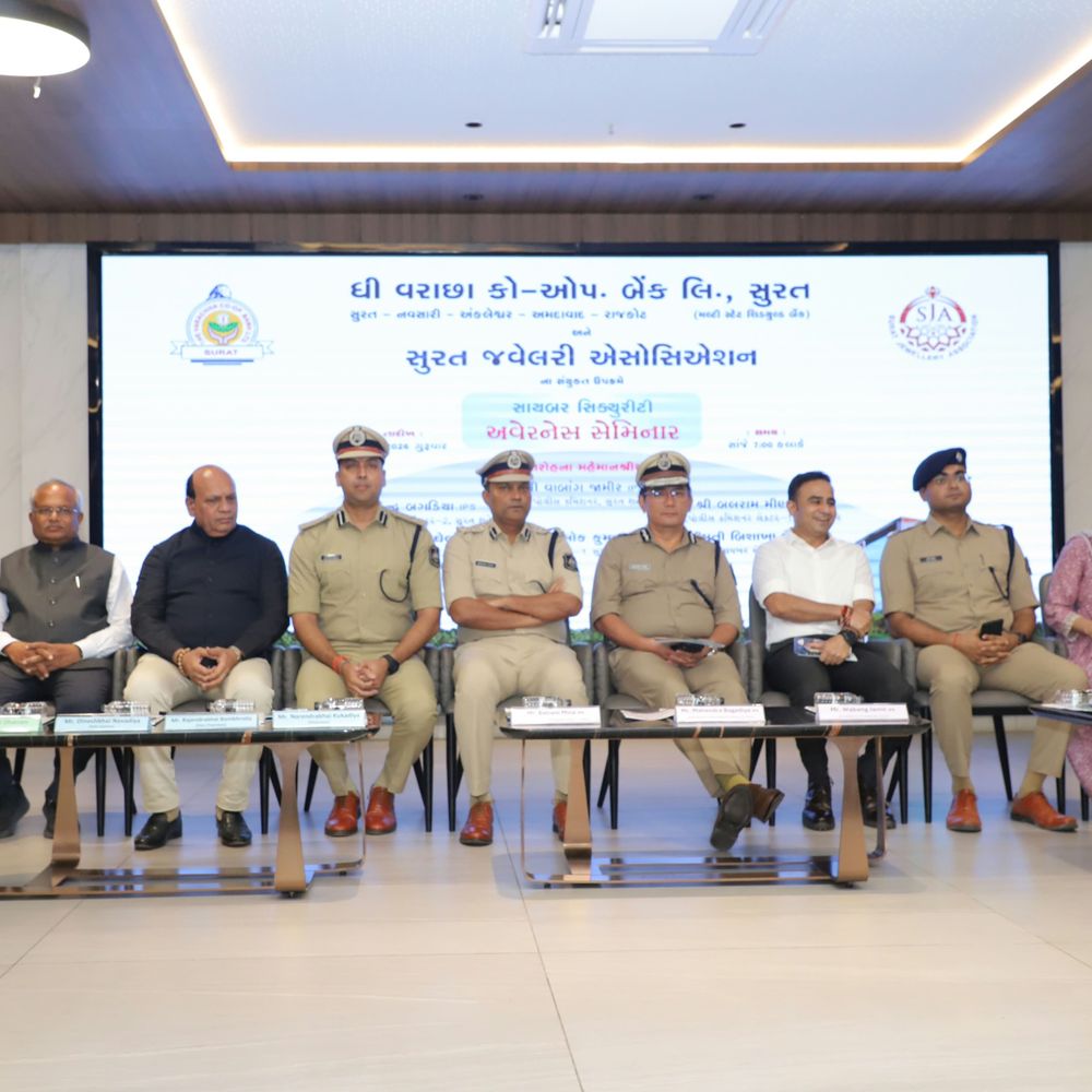 તહેવારો ટાણે સાયબર ગઠિયાઓથી સાવધાન:વરાછા બેંક અને સુરત જ્વેલરી એસોસિએશન દ્વારા ‘સાયબર સુરક્ષા સેમિનાર’ યોજાયો; તહેવારોમાં ડિજિટલ પેમેન્ટ વધતાં સતર્કતા અનિવાર્ય: પોલીસ કમિશનર