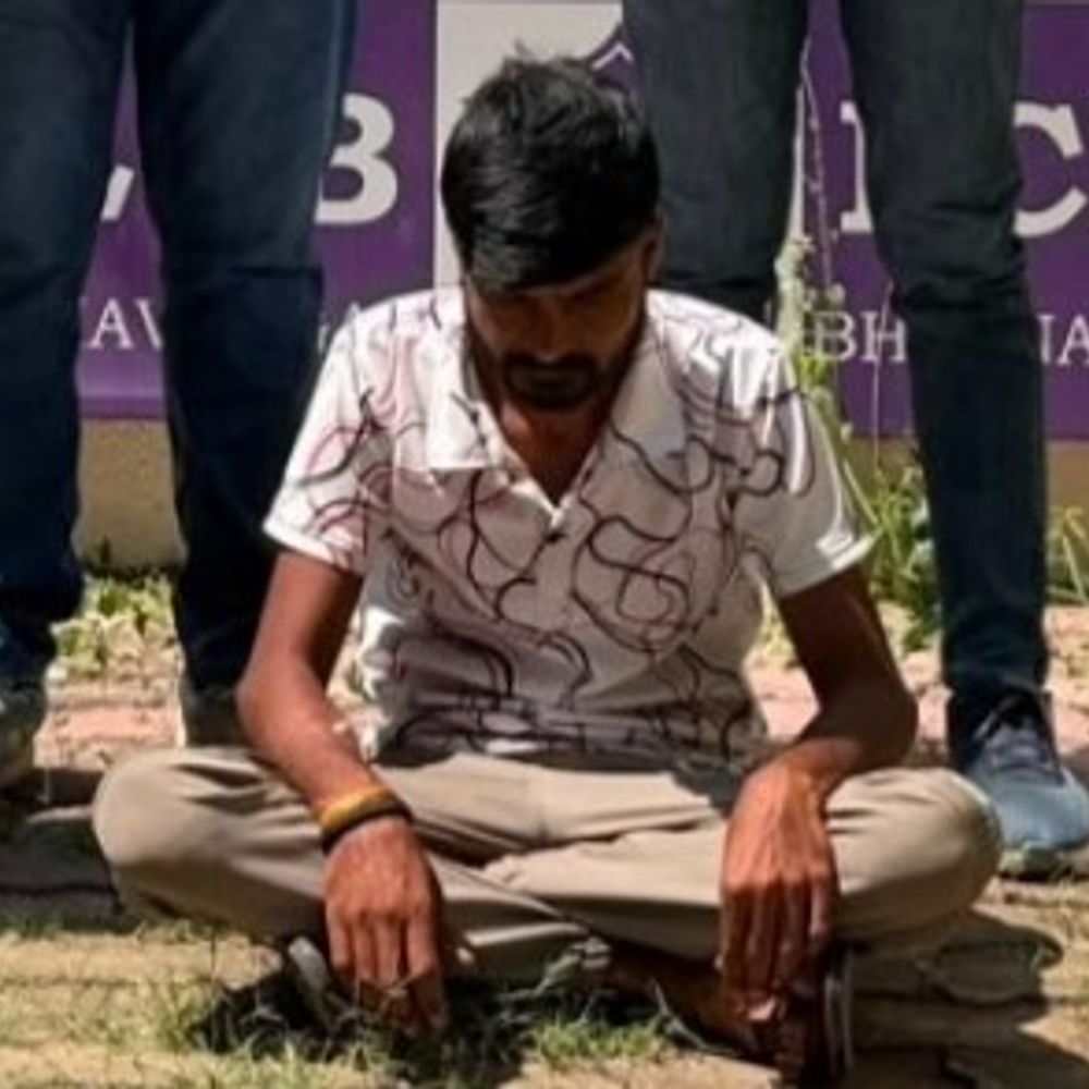 સર ટી. હોસ્પિટલમાંથી મોબાઈલ ચોરનાર શખસ ઝડપાયો:પિલગાર્ડન પાસે આવતા-જતા લોકોને સસ્તામાં ફોન વેચવા જતાં ભાંડો ફૂટ્યો, 6 મોબાઈલ સાથે આરોપીની ધરપકડ
