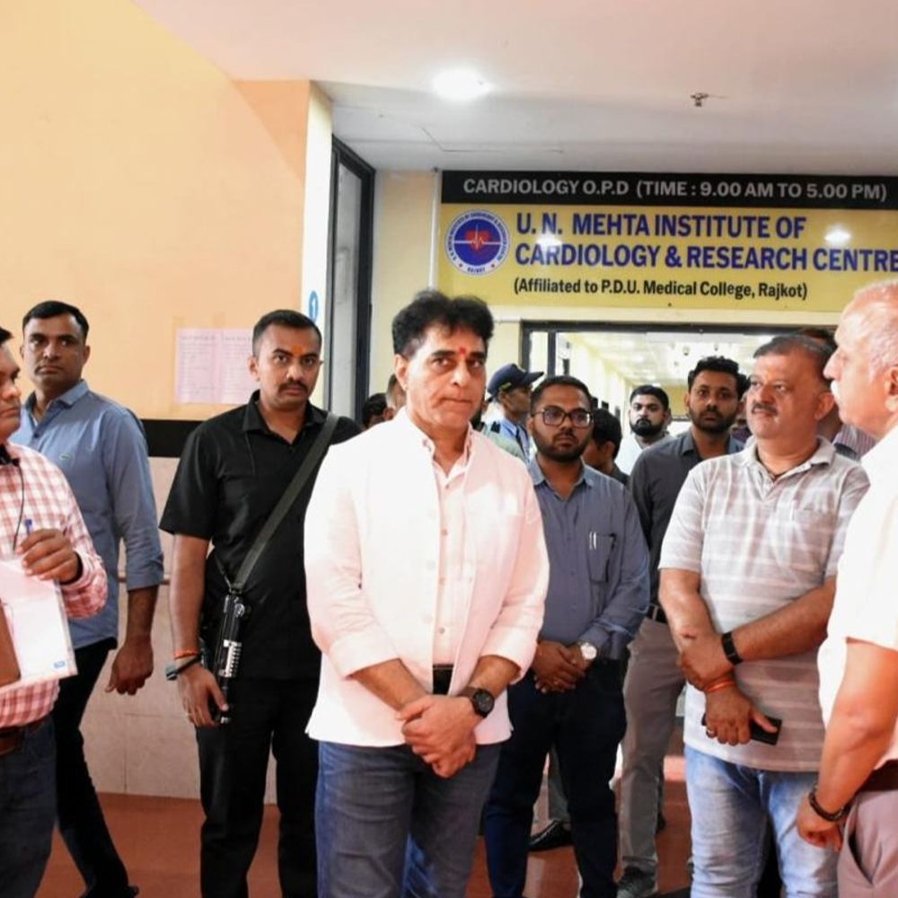 'ગરીબ દર્દીઓ સાજા થઈને ઘરે જવા જોઈએ...':રાજકોટ સિવિલમાં મંત્રીની સરપ્રાઈઝ વિઝીટ, અસ્વચ્છતા જોઈ સત્તાધીશોને ખખડાવ્યા; પાન-માવા ખાનારાઓ પાસેથી દંડ વસૂલવા સૂચના