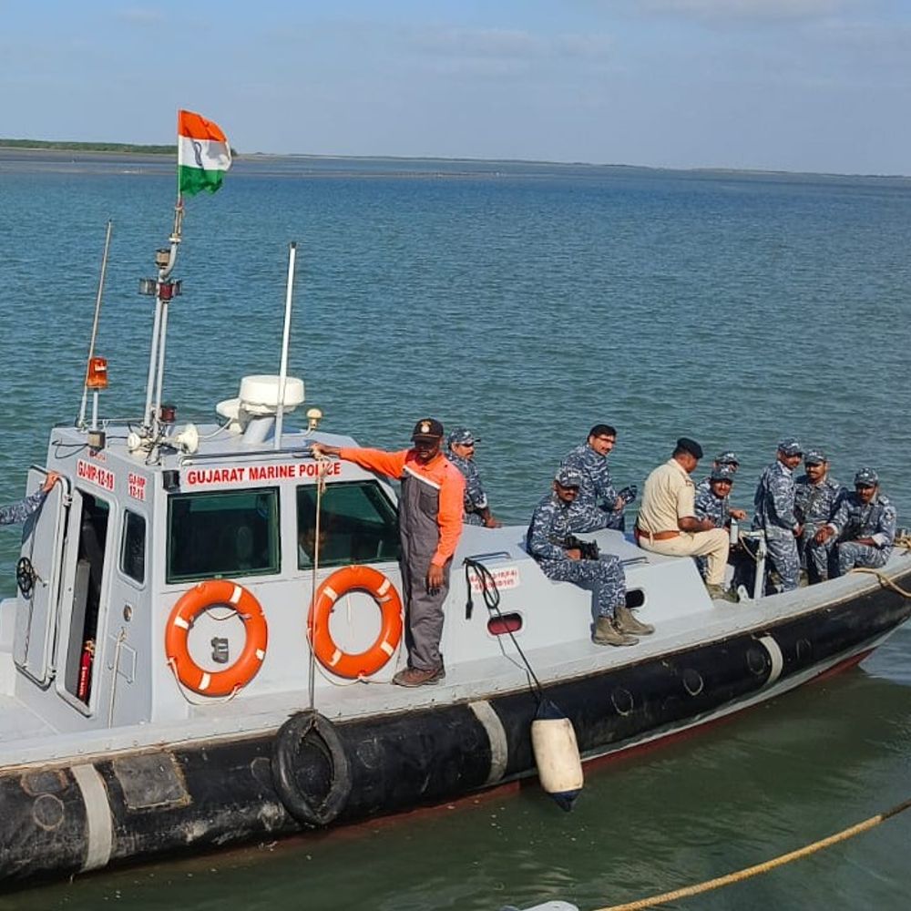 કચ્છના દરિયાકાંઠે મરીન કમાન્ડોએ સઘન બોટ ચેકિંગ કર્યું:જખૌથી શિયાળબારી સુધી સુરક્ષા મજબૂત કરવા ખાસ ડ્રાઇવ ચલાવાઈ