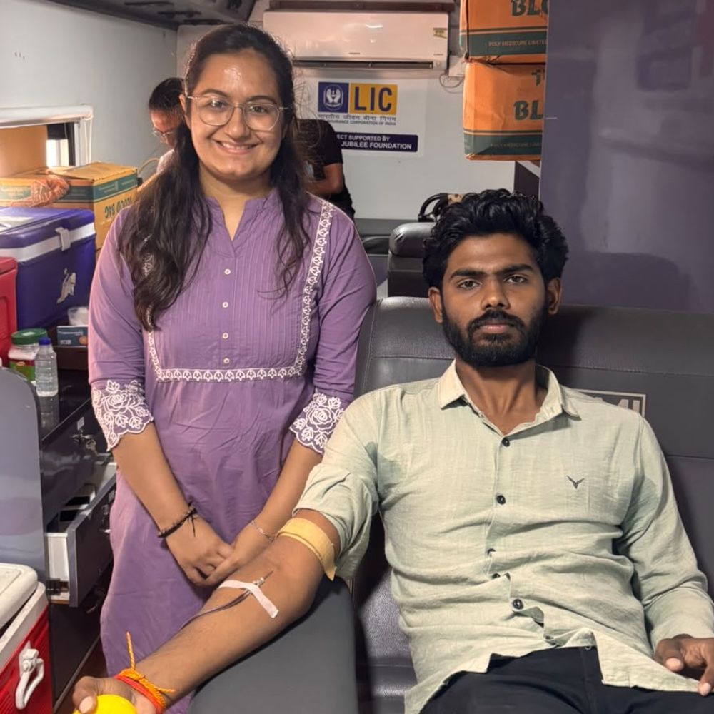 વેરાવળ કોલેજમાં રેડ ક્રોસ દ્વારા રક્તદાન જાગૃતિ કાર્યક્રમ:પ્રિન્સિપાલે માર્ગદર્શન આપ્યું, ગીરીશ કારીયાએ પ્રથમવાર રક્તદાન કરનારા વિદ્યાર્થીઓને સન્માનિત કર્યા