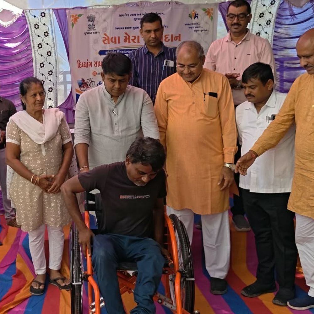 પાટણમાં દિવ્યાંગજનોને સહાયક સાધનો અને પેન્શન હુકમો અપાયા:સરકારી યોજનાઓની માહિતી સાથે ‘સેવા મેરા યોગદાન’ કાર્યક્રમ હેઠળ બસપાસ પણ અપાયા