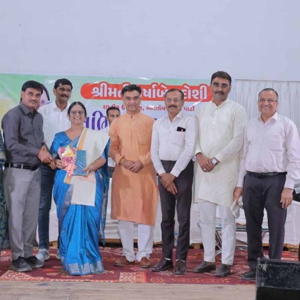ભાજપના રાષ્ટ્રીય ઉપાધ્યક્ષ વર્ષાબેન દોશીનું સુરેન્દ્રનગરમાં સન્માન:વખાણાતા પટોળાથી અભિવાદન કરાયું, પૂર્વ શિક્ષણ મંત્રી ભૂપેન્દ્રસિંહ ચૂડાસમા સહિત અનેક આગેવાનો હાજર રહ્યા