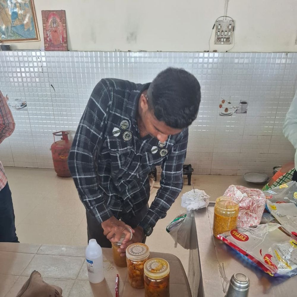 ફૂડ વિભાગની 13 શૈક્ષણિક સંસ્થાઓ અને હોસ્ટેલની કેન્ટીન-મેસની તપાસ, 11 ને લાઇસન્સ વગર ચાલવા બદલ નોટિસ