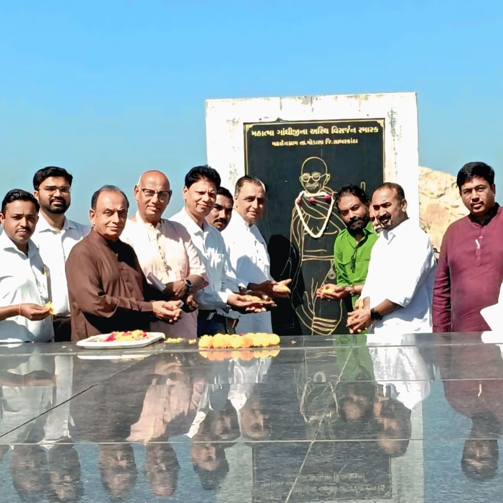મોડાસાના મહાદેવગ્રામમાં મિનિ રાજઘાટ ખાતે ગાંધી જયંતીની ભવ્ય ઉજવણી
