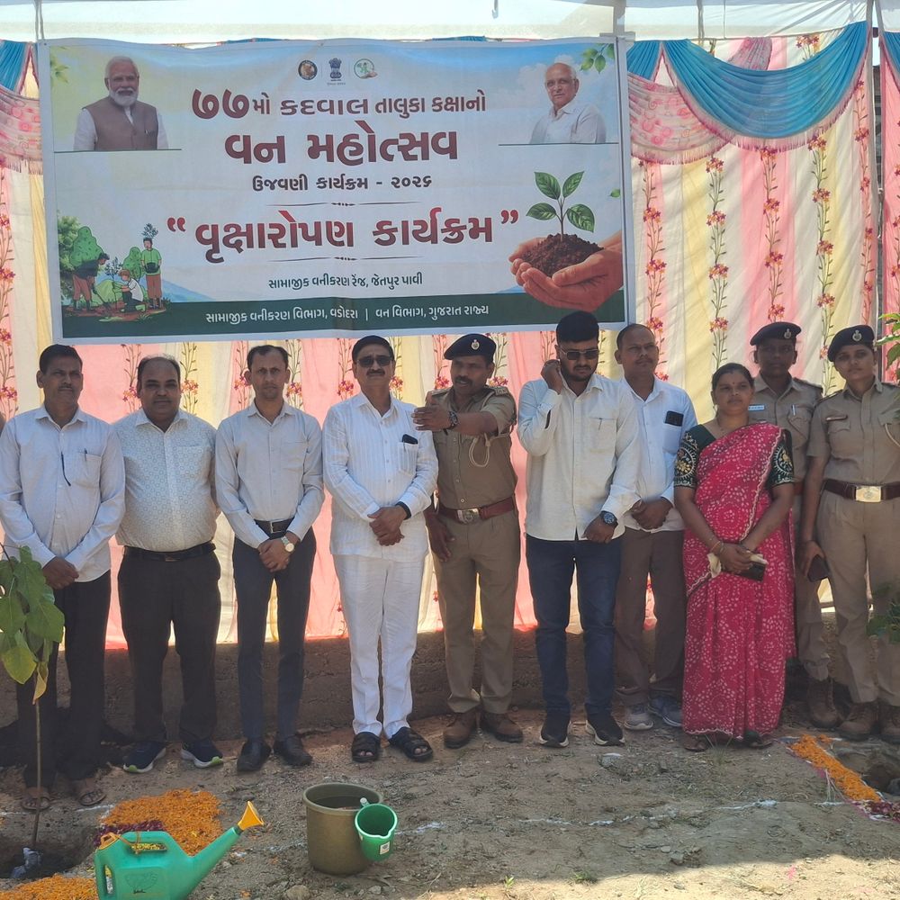 કદવાલના બાર ગામે 77મો વન મહોત્સવ અને આંગણ ઉત્સવ યોજાયો:ધારાસભ્યની હાજરીમાં વૃક્ષારોપણ, સફાઈ અભિયાન અને પોષણયુક્ત આહારનું વિતરણ કરાયું