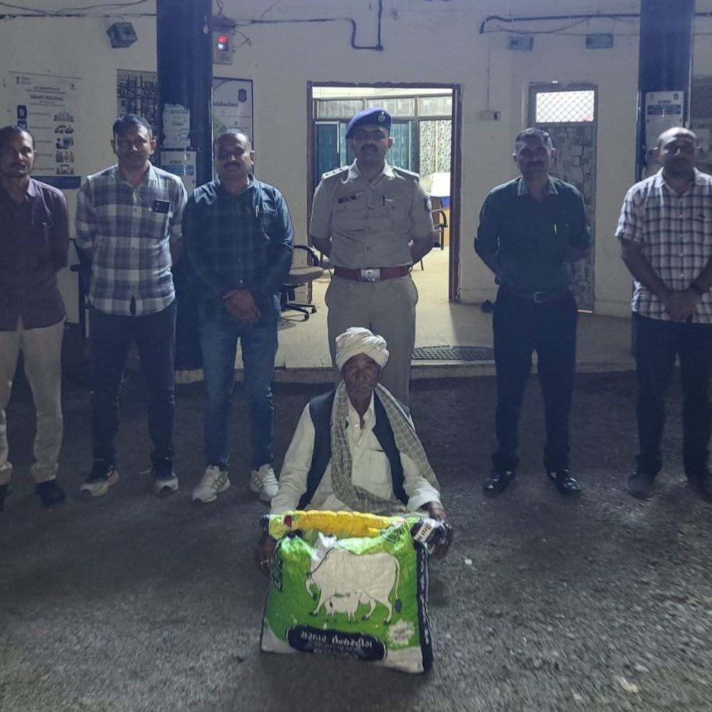 રાજકોટ રેન્જ ટીમે પોશડોડા સાથે એક આરોપીને ઝડપ્યો:સાયલાના કોટડા ગામેથી 7 કિલોથી વધુ પોશડોડા જપ્ત, જથ્થો આપનાર સામે પણ ગુનો દાખલ