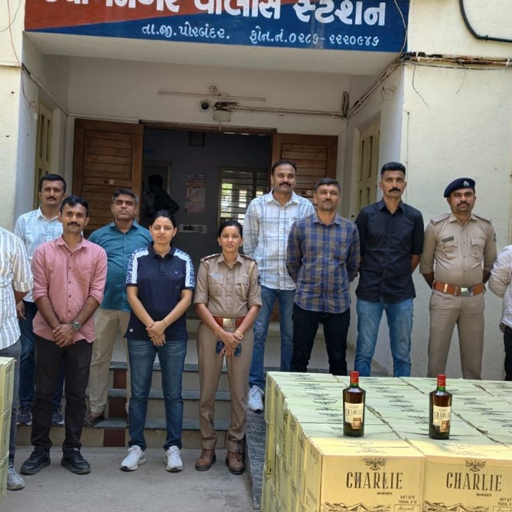 પોલીસે ફિલ્મી ઢબે પીછો કરી 17.86 લાખનો વિદેશી દારૂ ઝડપ્યો:સોમનાથ-દ્વારકા હાઇવે પર 2,748 બોટલ દારૂ સાથે 22.86 લાખનો મુદ્દામાલ જપ્ત, ચાલક ફરાર