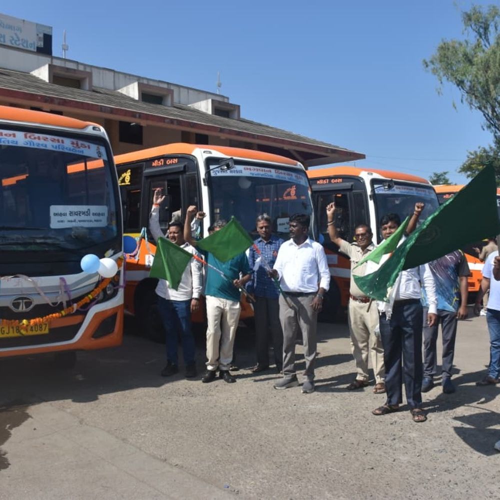 ડાંગમાં 7 નવી GSRTC બસનું લોકાર્પણ:આહવા ખાતે ધારાસભ્ય વિજય પટેલના હસ્તે લોકાર્પણ; અંતરિયાળ વિસ્તારોને મળશે સુલભ પરિવહન સેવા