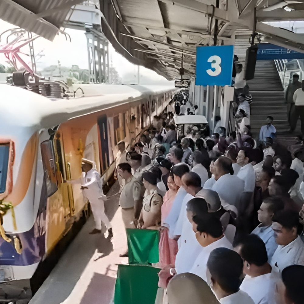 સાંસદ સી.આર.પાટીલ દ્વારા મેમુ ટ્રેનને લીલી ઝંડી, પણ સમયપત્રકને લઈ મુસાફરોમાં અસંતોષ