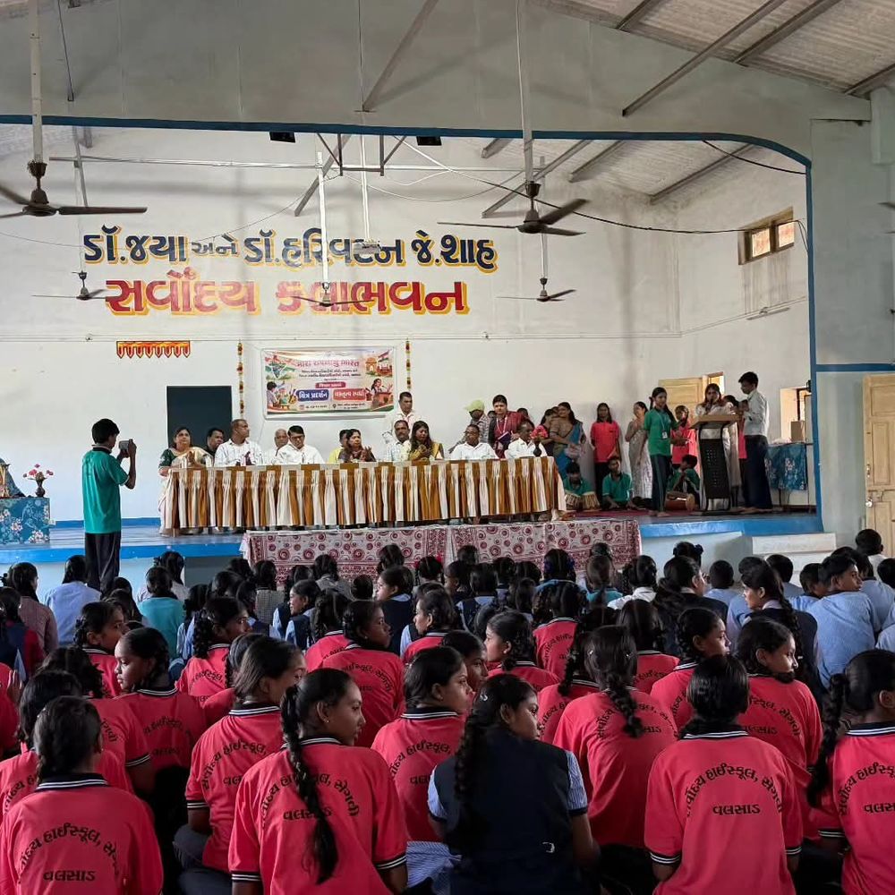 વલસાડમાં વિદ્યાર્થીઓએ ચિત્રકામ-વકૃત્વ સ્પર્ધામાં વિચારો વ્યક્ત કર્યા:સેવા સંકલ્પ અભિયાન અંતર્ગત વિકસિત ભારત @2047નો સંકલ્પ મજબૂત બનાવવાનો સંદેશ અપાયો