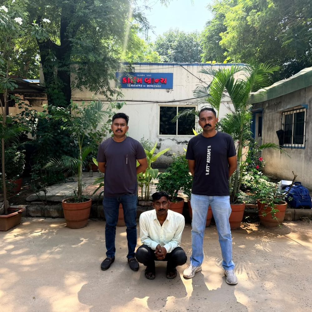 16 વર્ષથી ફરાર લૂંટના પ્રયાસનો આરોપી ઝડપાયો:સાબરકાંઠા LCB એ ઉત્તર પ્રદેશમાંથી ઝડપ્યો; નવી સિવિલમાં નળની ચોરી કરનાર આરોપી પણ ઝડપાયો