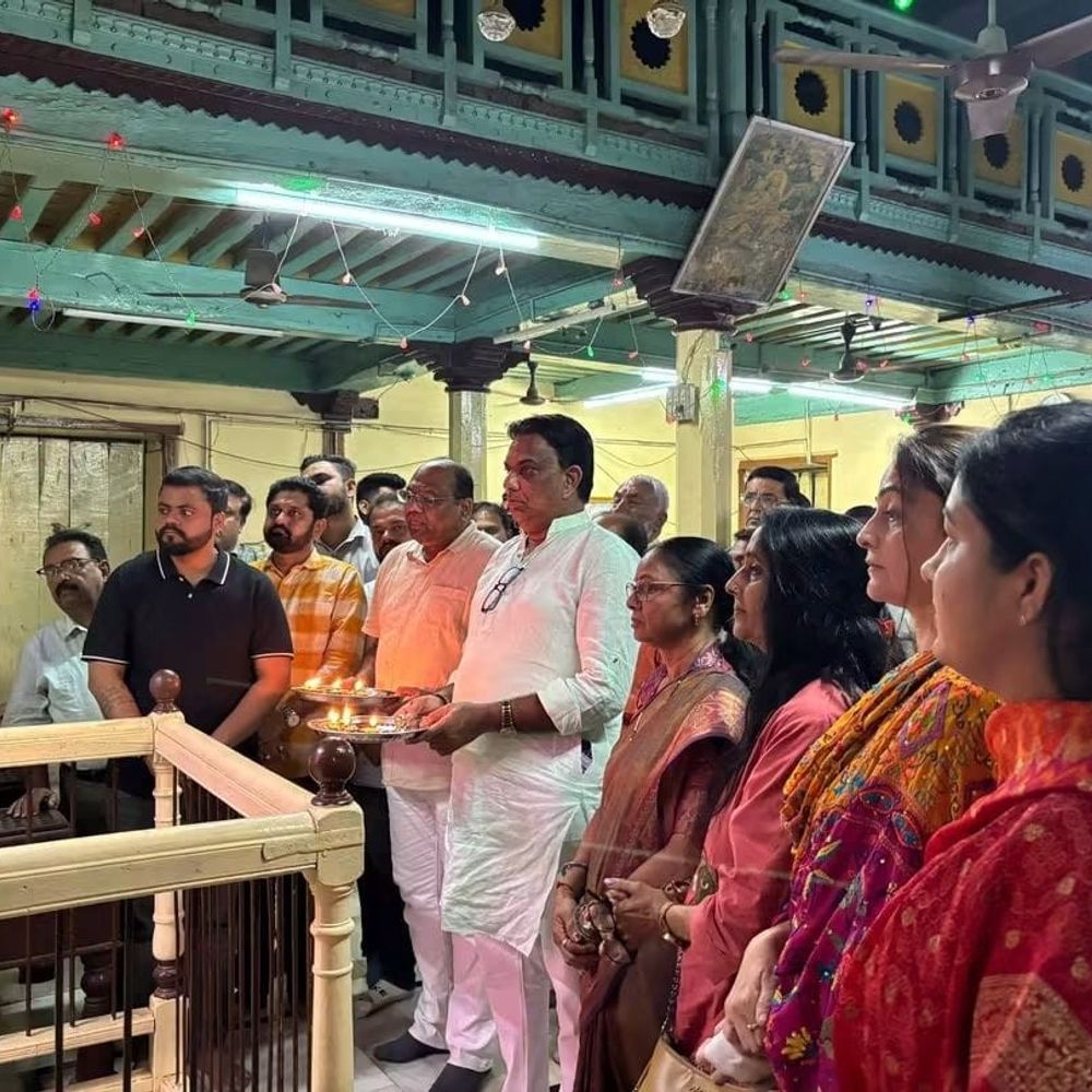 દુબઈ ફ્લાઇટ હાઇજેક નિષ્ફળ બનાવનાર પાયલોટ ઘાયલ:કેપ્ટન સ્મિત મચ્છરના સારા સ્વાસ્થ્ય માટે ગોધરાના શ્રી રામજી મંદિરે મહાઆરતી કરાઈ