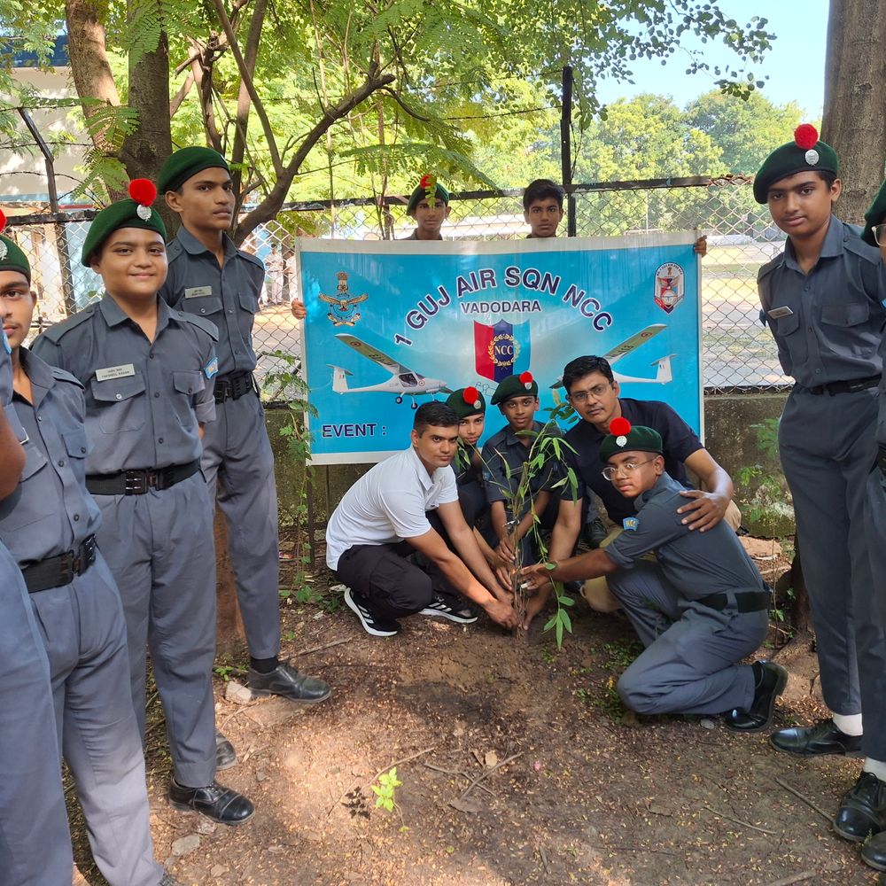 NCC કેડેટ્સે બરોડા હાઇસ્કૂલ ONGCમાં નશામુક્ત ભારત અભિયાન ચલાવ્યું:'એક પેડ માઁ કે નામ' અંતર્ગત વૃક્ષારોપણ પણ કર્યું, ONGC કેમ્પસમાં જાગૃતિ રેલી કાઢી