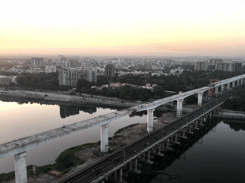 અમદાવાદ-મુંબઈ બુલેટ ટ્રેન: સાબરમતી નદી પર 12 માળ ઊંચો પુલ નિર્માણ પૂર્ણ