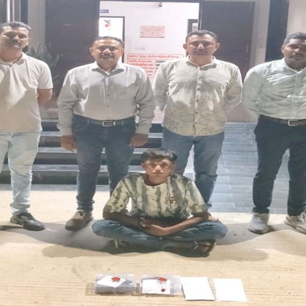S.O.G. અને વેળાવદર ભાલ પોલીસની સંયુક્ત કાર્યવાહી:માઢીયા ગામમાંથી 95 ગ્રામ સુકા ગાંજા સાથે એક ઇસમ ઝડપાયો