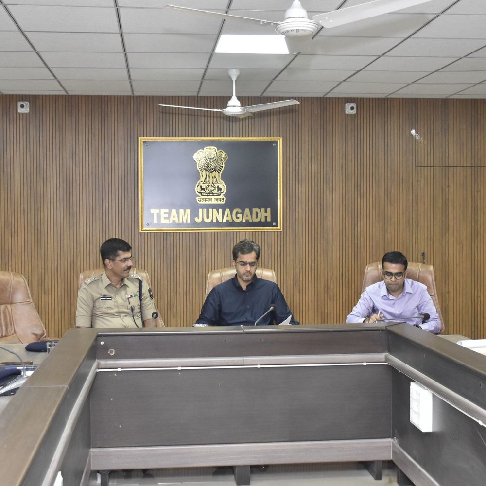 જૂનાગઢ ગિરનાર લીલી પરિક્રમા 2026 ની તૈયારીઓ શરૂ:​જૂનાગઢમાં 20 નવેમ્બરથી શરૂ થશે ગિરનારની લીલી પરિક્રમા, કલેક્ટરની અધ્યક્ષતામાં બેઠક યોજાઈ,પોલીસ વિભાગ, વન વિભાગ અને એસ.ટી.નિગમ સહિતના અધિકારી હાજર રહ્યા