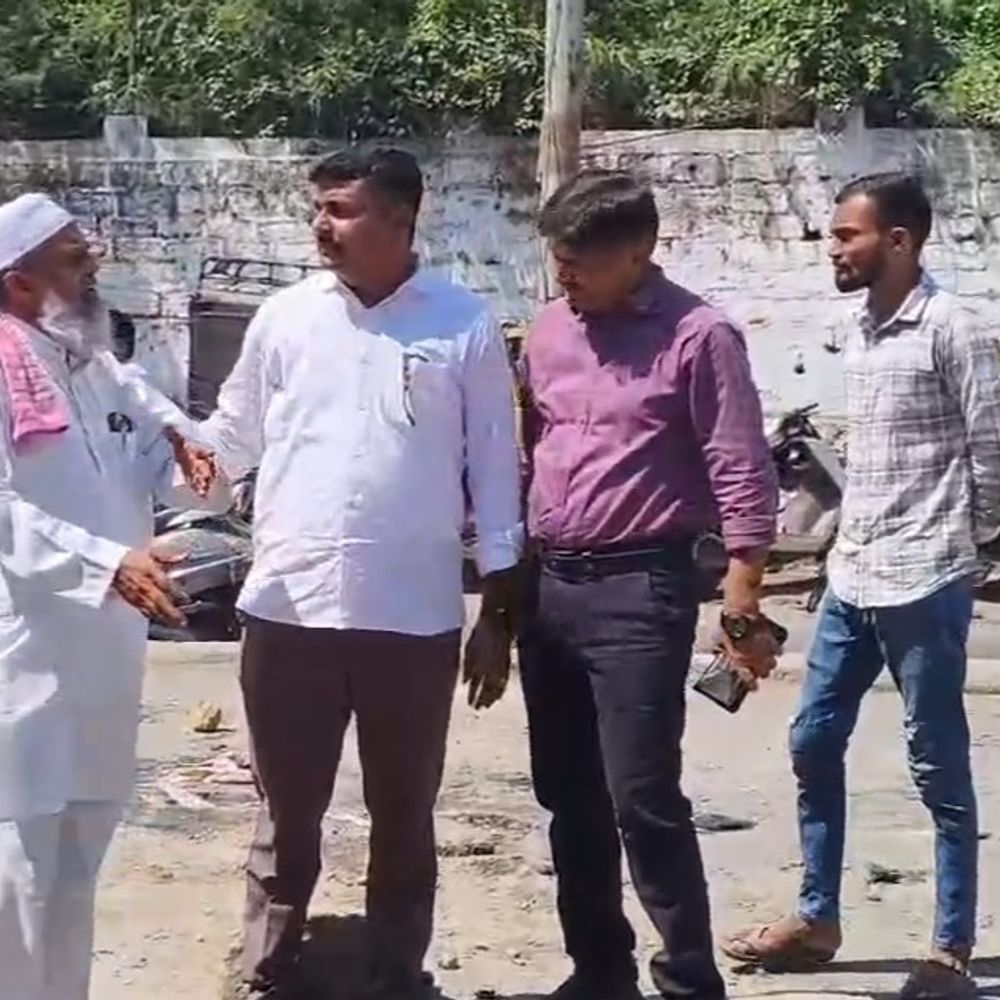 ગાંધી ચોક પાસે ટોરેન્ટ ગેસ લાઈન લીક થતા દુર્ઘટના ટળી:ઝાંઝરડા ચોકડીની દુર્ઘટના બાદ પણ મનપાની બેદરકારી યથાવત: ગાંધી ચોક પાસે ગેસ લાઈન લીક થતા કોંગ્રેસ પ્રમુખે આક્ષેપો કર્યા,જ્યારે કમિશનરે કહ્યું કાર્યવાહી કરાશે
