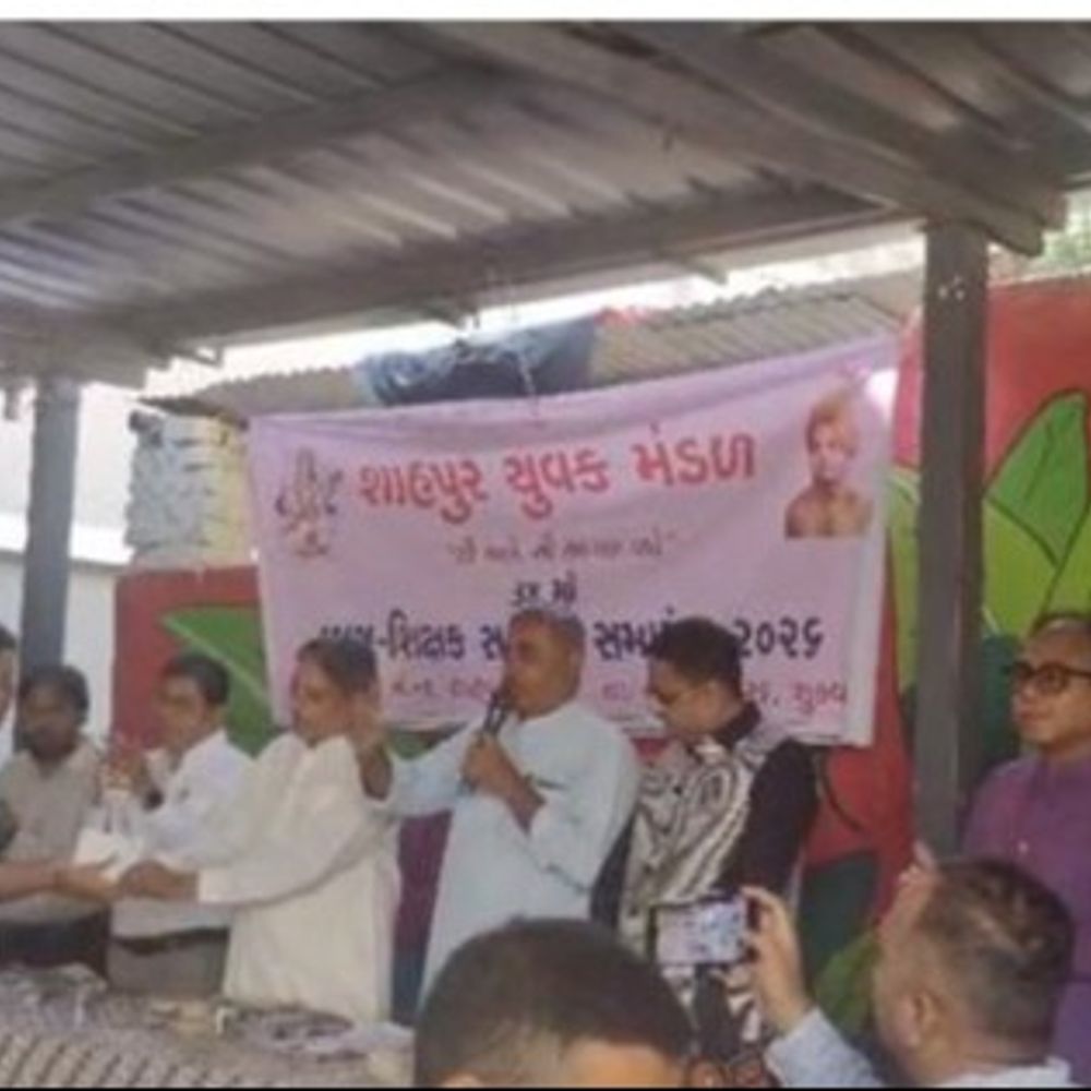 શાહપુરમાં છાત્ર-શિક્ષક સન્માન સાથે ગાંધીજયંતી ઉજવાઈ:43 તેજસ્વી વિદ્યાર્થીઓ અને 5 શિક્ષકોનું સન્માન, પ્રોત્સાહક ઇનામો એનાયત કરાયા