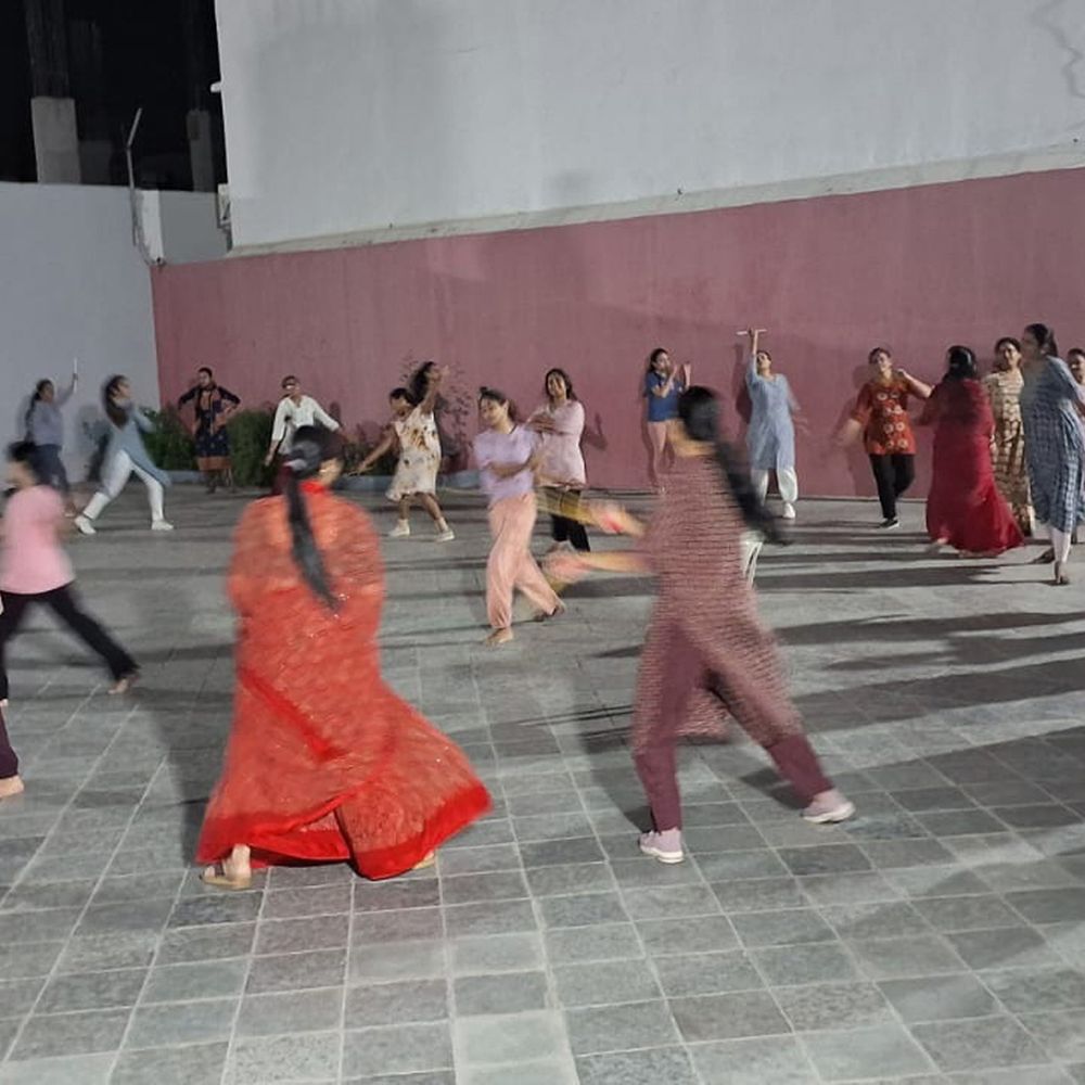 જામનગરમાં બદલાતો ગરબાનો ટ્રેન્ડ: 40 વર્ષથી વધુ વયના લોકોમાં અવનવા સ્ટેપ્સ માટે વધી તાલાવેલી