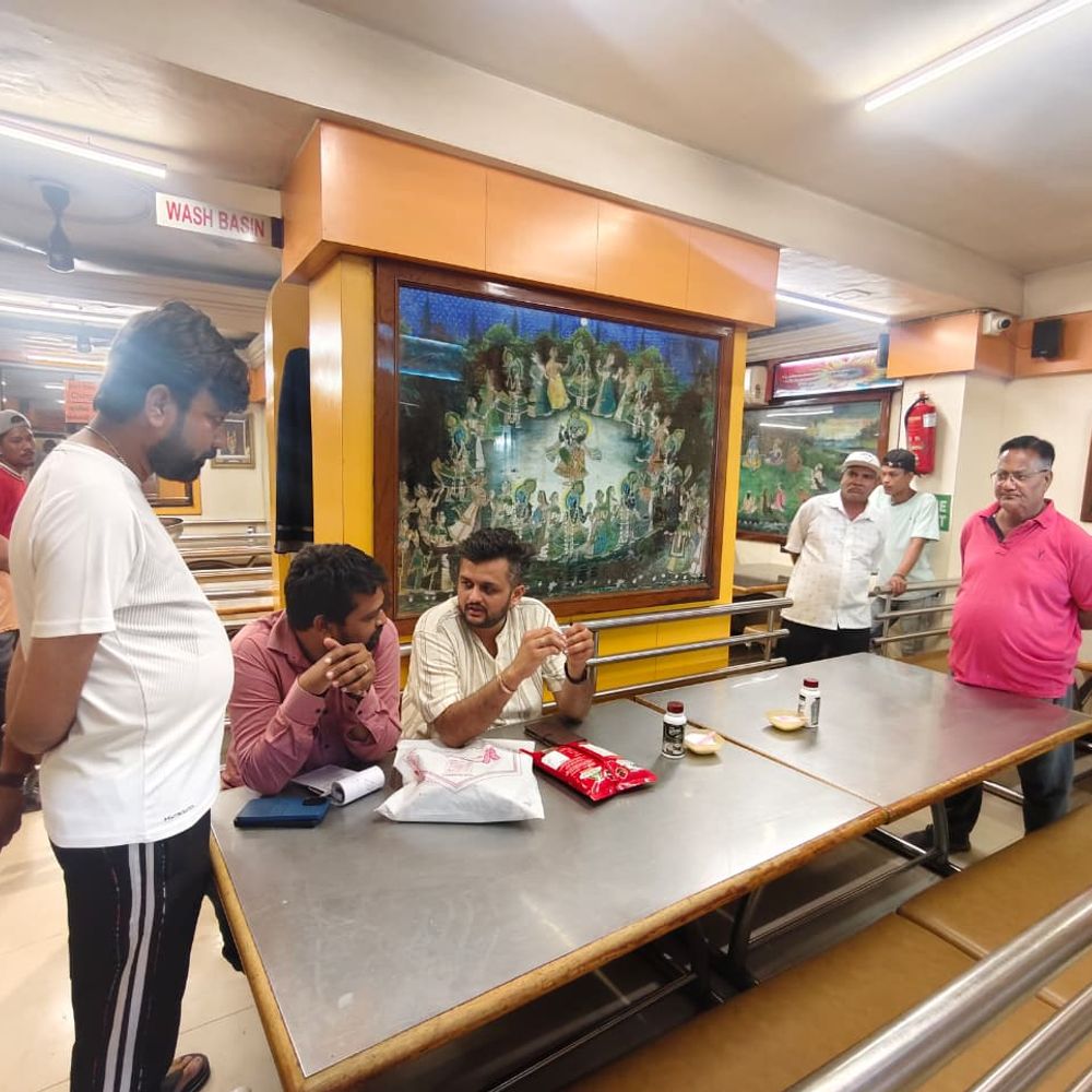 જાહેર સ્થળોએ ગંદકી ફેલાવતા વેપારીઓ સામે મનપાની કડક કાર્યવાહી, 53 હજારનો દંડ