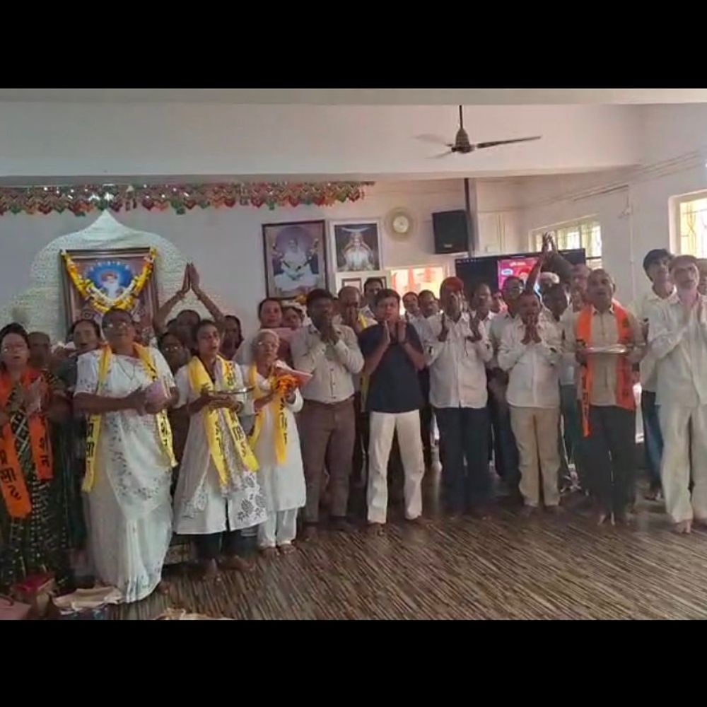 પાલિહિલ આશ્રમમાં ‘ઋષિ પ્રસાદ’ના સેવાધારીઓનું સંમેલન યોજાયું:કપરાડા, ધરમપુર, પારડી, ખેરગામ સહિતના વિસ્તારોમાંથી સેવાધારીઓ જોડાયા; 10,800 પરિવારો પત્રિકા વાંચતા હોવાનો દાવો