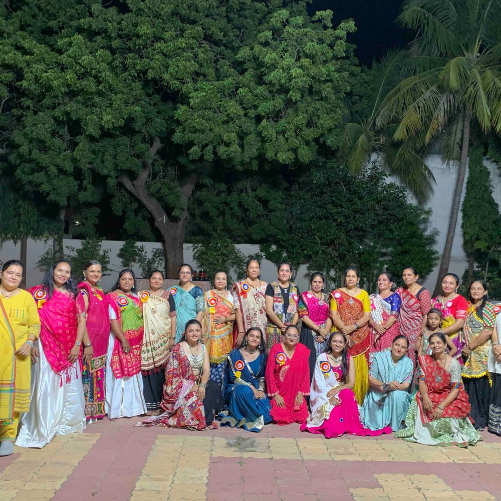 જામનગરમાં મા શારદાદેવી સોસાયટીએ વેલકમ નવરાત્રી ઉજવી:આહિર સમાજની વાડી ખાતે બહેનો માટે કરાયું આયોજન