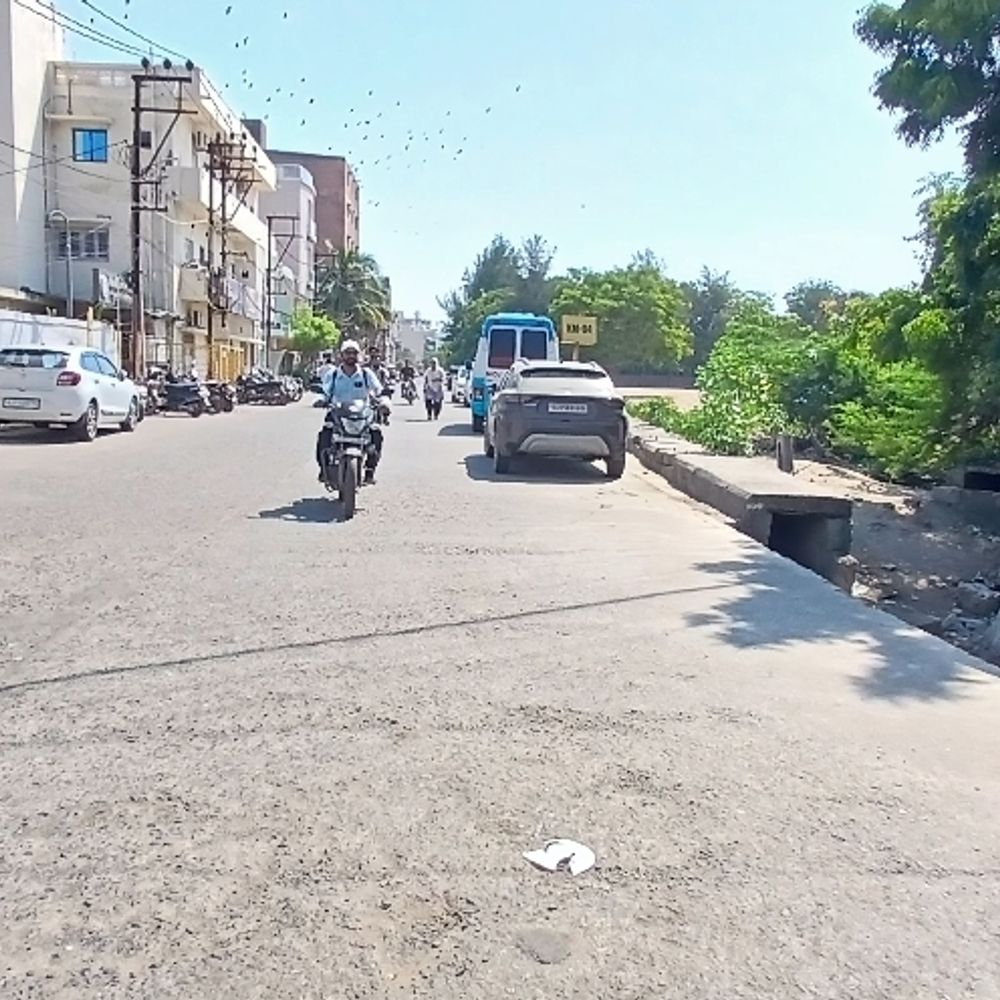 પોરબંદરનો ભગવાન પરશુરામ માર્ગ: 2 કોલેજ, 5 હોસ્પિટલ, 16 ગલીઓ પર સ્પીડ બ્રેકરનો અભાવ