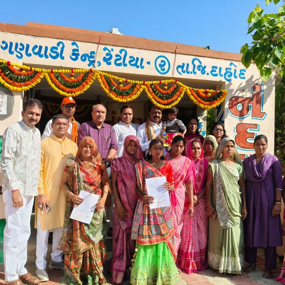 દાહોદના રેંટિયામાં ‘આંગણ ઉત્સવ’માં 60 બહેનોનું સન્માન:સાંસદ જસવંતસિંહ ભાભોર અને ધારાસભ્ય કનૈયાલાલ કિશોરીની હાજરીમાં કાર્યકરોનું બહુમાન