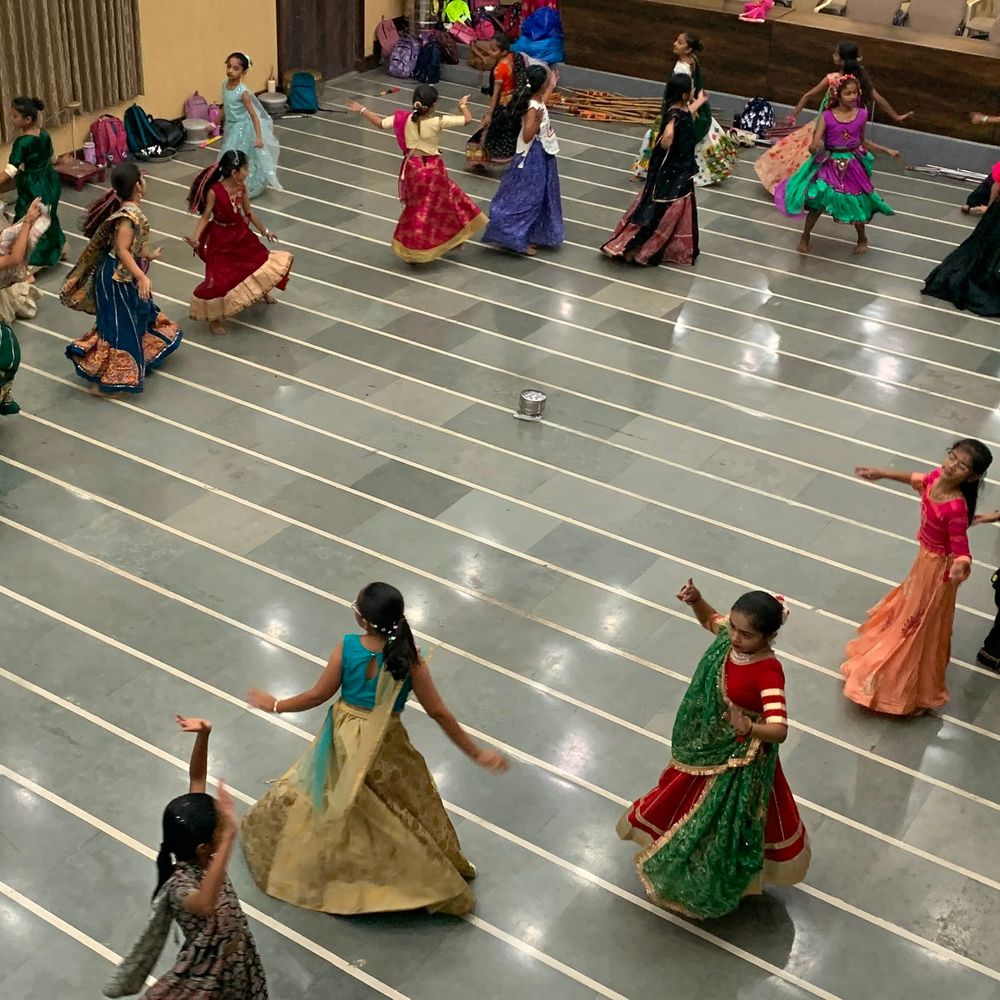 જામનગરમાં 144 દીકરી કરશે માની આરાધના:લોટસ ટ્રસ્ટનો સરગમ નવરાત્રી મહોત્સવ, 54 ફૂટની LED સ્ક્રીન પર લાઈવ પ્રસારણ