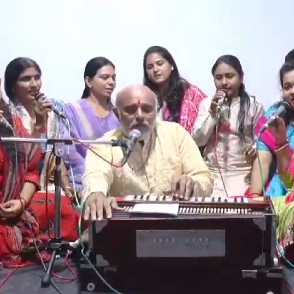 આ વખતે નવરાત્રિમાં નવા ગરબાઓ સંગ ખેલૈયાઓ ઘૂમશે:40 વર્ષથી સંગીતના માધ્યમથી માતાજીની આરાધના કરતા સનત પંડ્યાએ ‘માં તને ઝાઝી ખમ્મા’ ગરબો બનાવ્યો