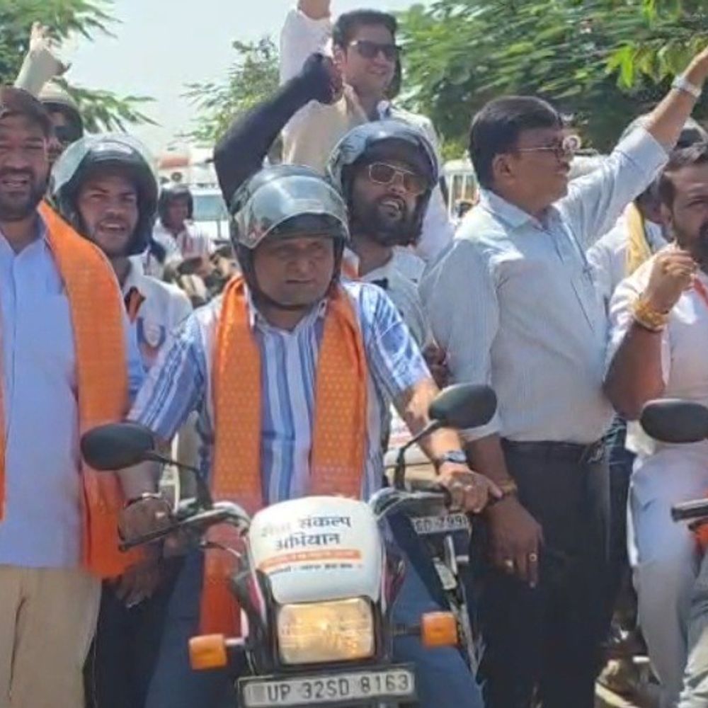 વારાણસીથી વડનગર જતી બાઇક યાત્રાનું મોડાસામાં સ્વાગત:સેવા સંકલ્પ અભિયાન હેઠળ યાત્રાનું આયોજન, મંત્રી કમલેશ પટેલ અને ધારાસભ્ય ભીખુસિંહ પરમાર હાજર રહ્યા