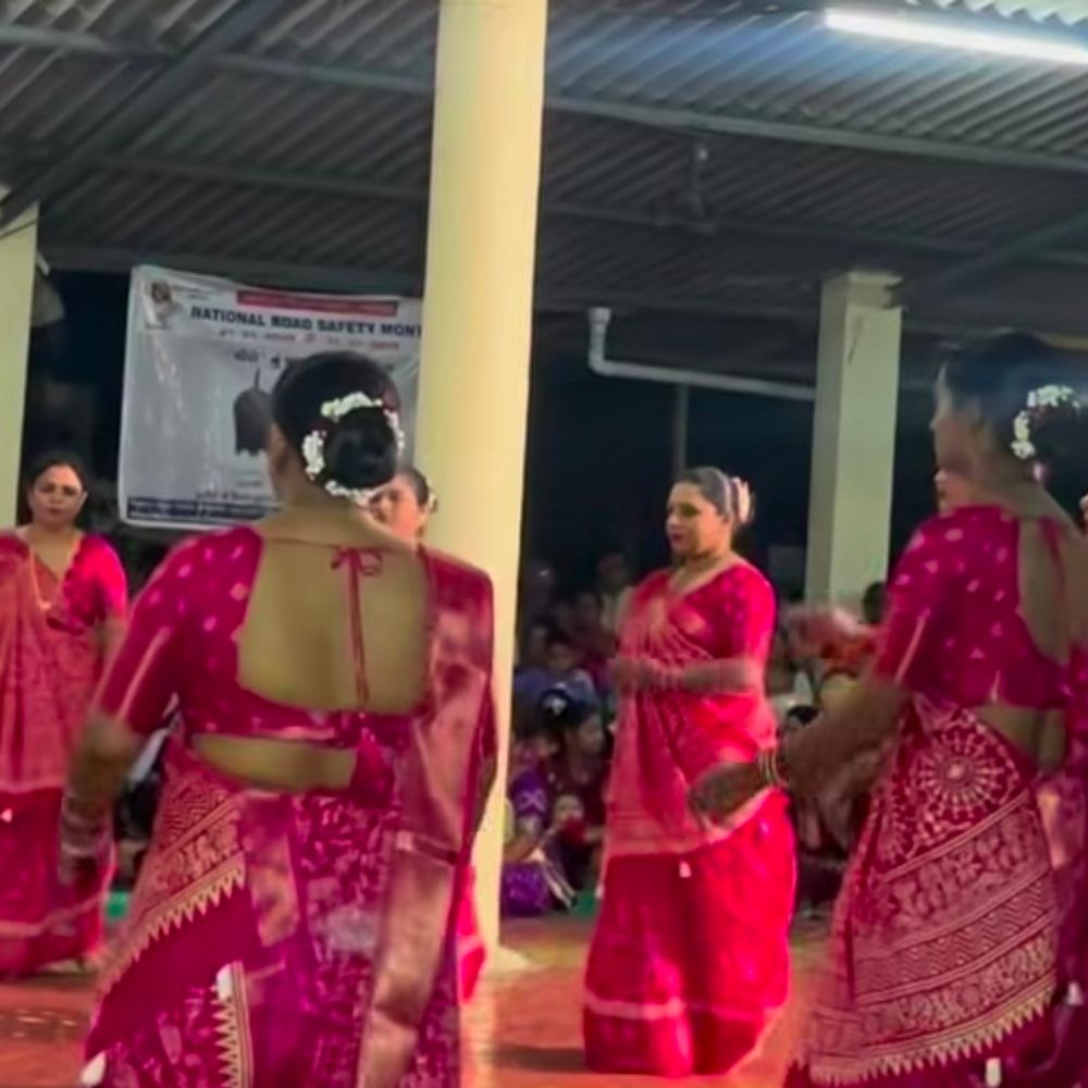 ડુંગરીમાં શેરી ગરબા મહોત્સવ-2026 યોજાયો:નવરાત્રી પર્વ નિમિત્તે વિવિધ ટીમોએ ઉત્સાહભેર ભાગ લીધો, વાતાવરણ ગરબામય બન્યું