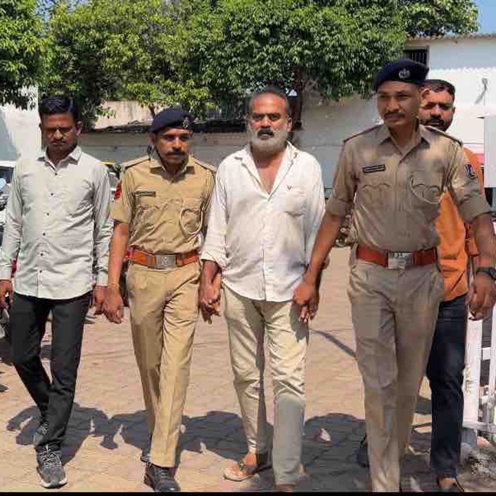છેતરપિંડીના ગુનામાં 23 વર્ષથી ફરાર આરોપી ઝડપાયો:અમરેલીમાં 2003ના કેસમાં રાજુલા પોલીસે 2026માં મોરબીથી પકડ્યો