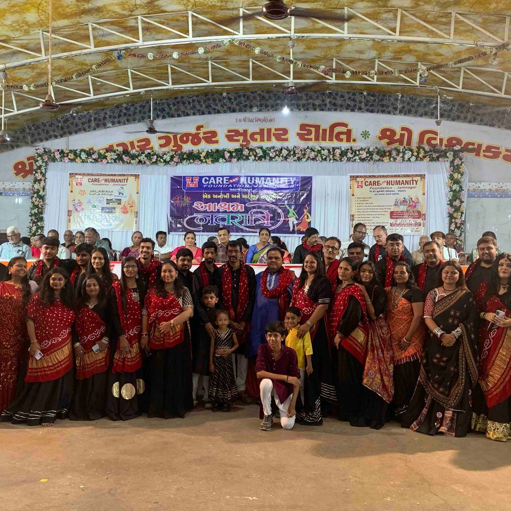 400થી વધુ બાળકો અને વૃદ્ધોએ આશ્રમ નવરાત્રિમાં ભાગ લીધો:કેર હ્યુમિનિટી ફાઉન્ડેશને ચોથા વર્ષે વૃદ્ધાશ્રમ, અંધાશ્રમ સહિતના લોકોને જોડ્યા