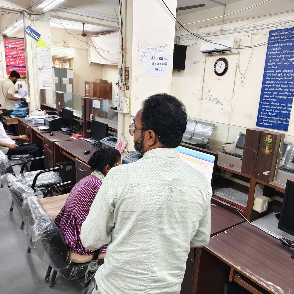 સિસ્ટમ અપગ્રેડેશનના નામે કામગીરી ખોરવાઈ:પાલિકામાં ઈ-નગર પોર્ટલ ઠપ સેવા‎ શરૂ નહીં થતાં અરજદારોના ધક્કા‎
