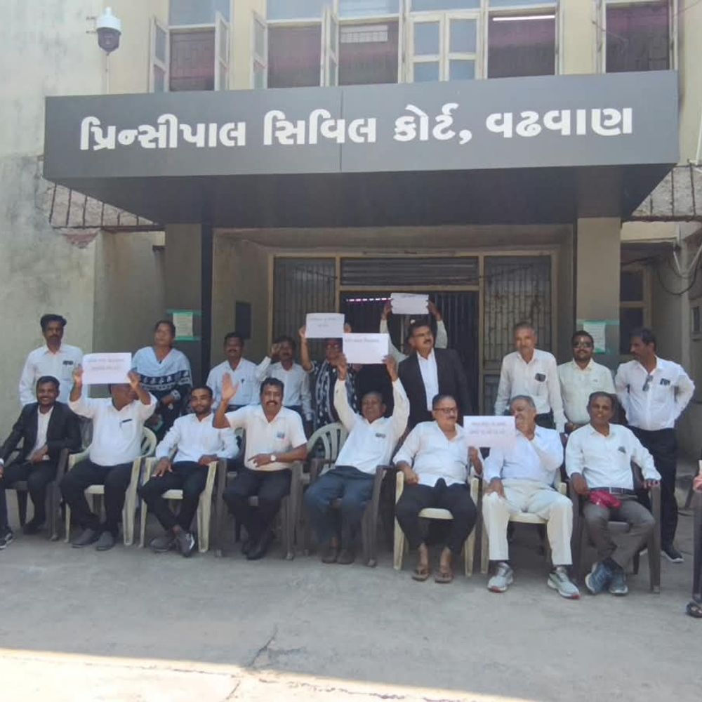ભાડા કરારની હકુમત વહીવટી શાખાને સોંપવાનો વિરોધ:વઢવાણ બાર એસોસિએશને રાજ્યવ્યાપી વકીલ આંદોલનને આપ્યું સંપૂર્ણ સમર્થન