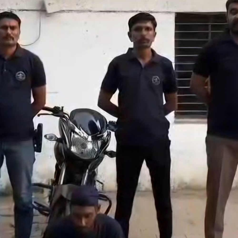 વટવા જીઆઇડીસીમાંથી સિકલીગર ગેંગના સાગરીતને ઝડપાયો:આરોપીઓ વસ્તુ વેચવાના બહાને સોસાયટીમાં જઈને રેકી કરીને ચોરી કરતા, આરોપી સામે રાજ્યમાં 11 ગુના