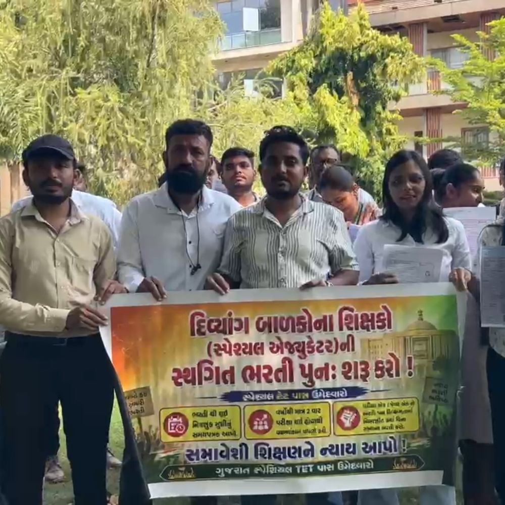 સ્પેશિયલ TET પાસ ઉમેદવારોનો સરકાર સામે મોરચો:‘2,908 જગ્યાઓની ભરતી શરૂ કરો’, 422 ઉમેદવારોનું ભવિષ્ય અદ્ધરતાલ; 30 ઓક્ટોબર સુધી નિર્ણય નહીં આવે તો ઉગ્ર આંદોલનની ચીમકી
