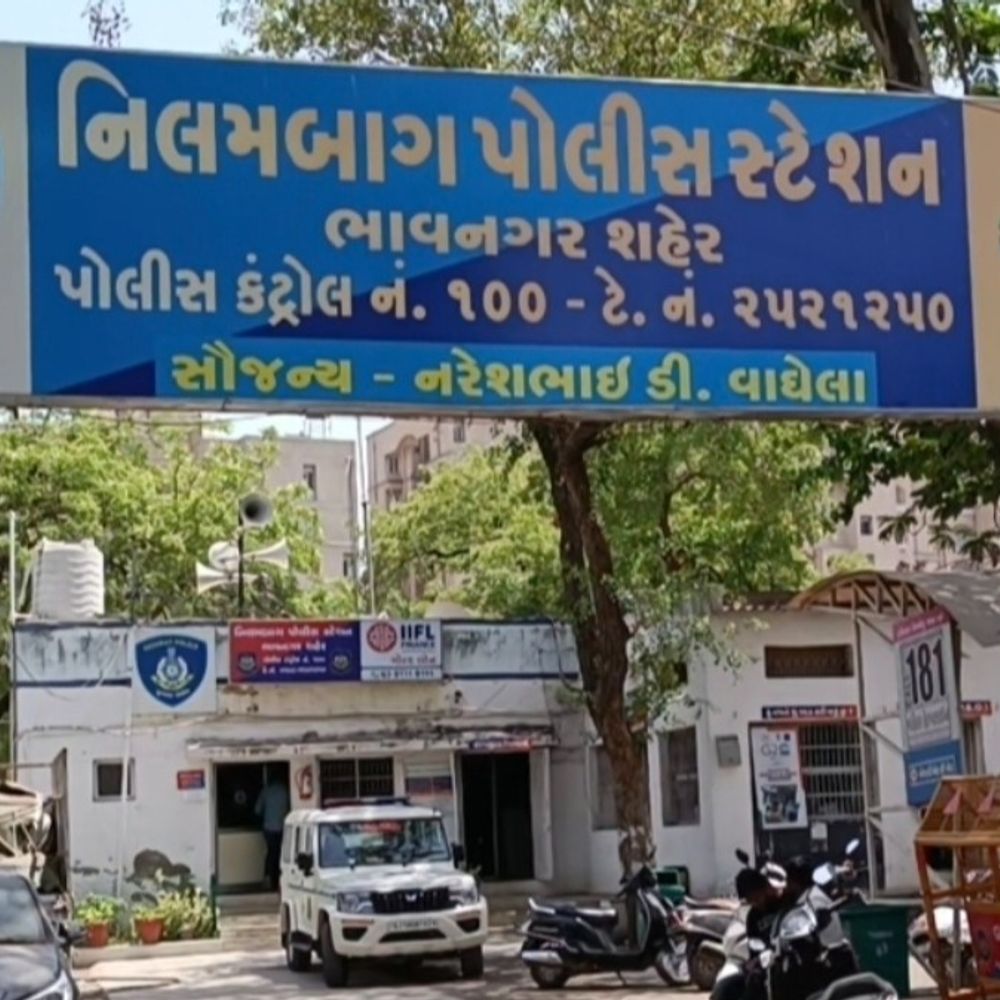 છૂટાછેડાનું કહેતાં મૈત્રીકરારના સાથીએ પત્ની-પુત્ર, સાળાને મારી નાખવાની ધમકી આપી:આનંદનગરની યુવતીના મૈત્રીકરારથી સાથે રહેતા અશોક સાથે અવારનવાર ઝઘડા થતાં
