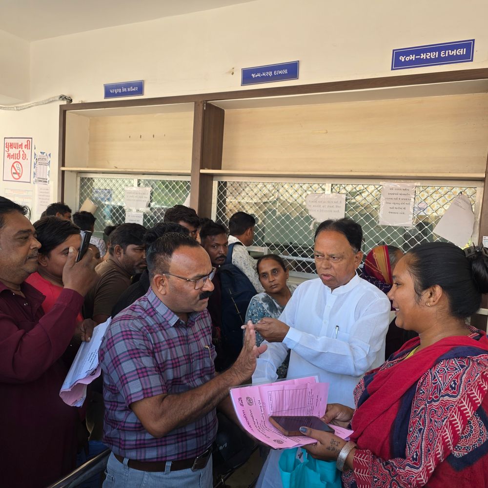 હિંમતનગર નગરપાલિકામાં સેવાસેતુ કાર્યક્રમનો પ્રારંભ:ધારાસભ્ય વી.ડી. ઝાલાએ સ્ટોલની મુલાકાત લઈ રજૂઆતો સાંભળી