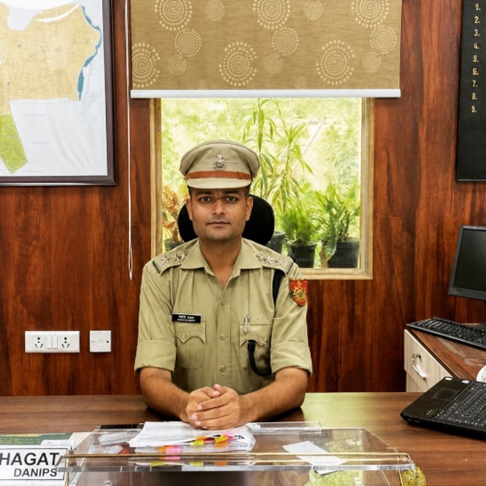 દિલ્હી ACP વિવેક ભગતને એડિશનલ-DCPનો ચાર્જ સોંપવા પર રોક:મહિલા પત્રકાર સાથે ગેરવર્તનનો આરોપ, તપાસ પૂર્ણ થાય ત્યાં સુધી પદ સંભાળશે નહીં; સરકારે કહ્યું- આ પ્રમોશન નથી