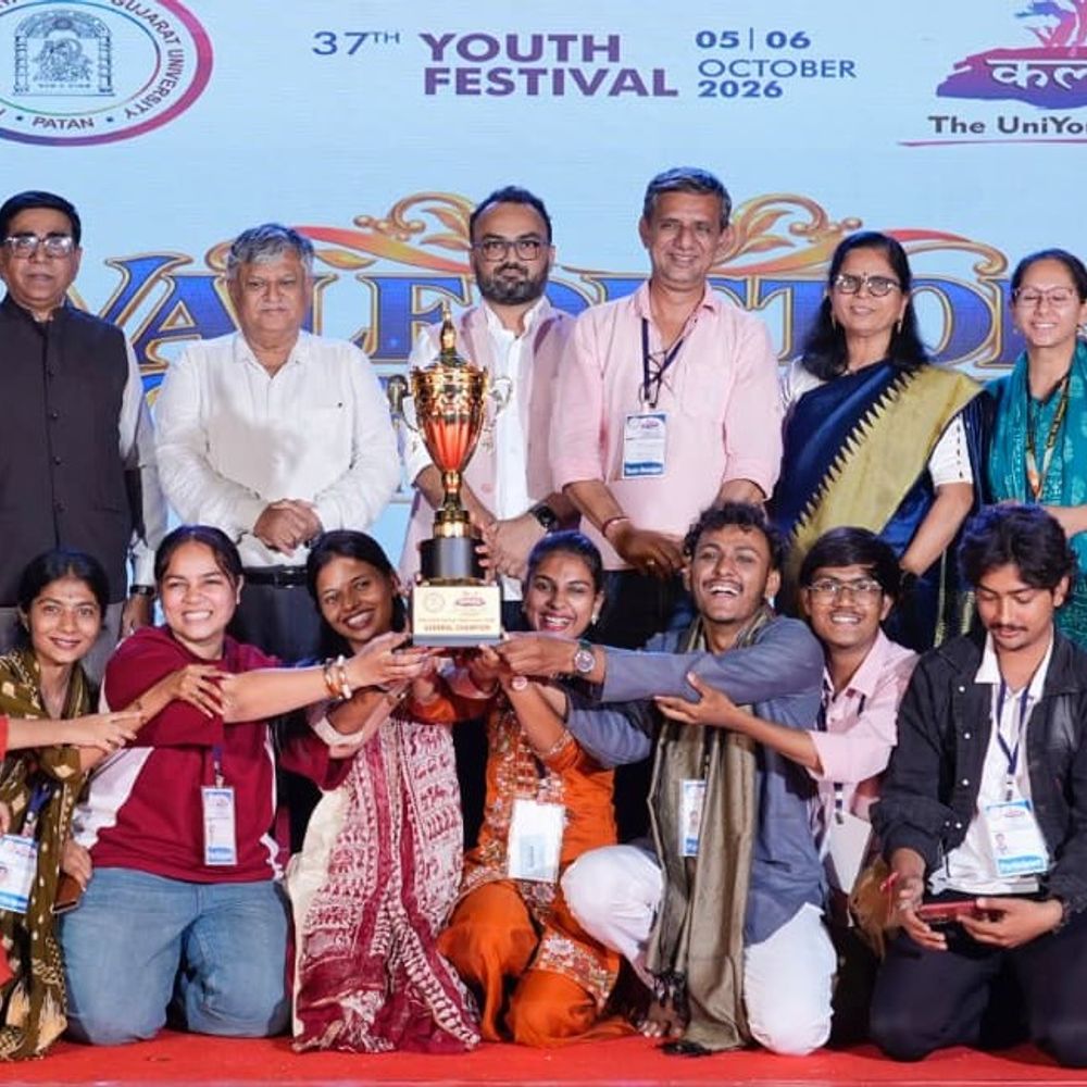 પાટણની આર્ટ્સ કોલેજ 37મા યુથ ફેસ્ટિવલમાં ચેમ્પિયન બની:104 કોલેજના 1600થી વધુ સ્પર્ધકો વચ્ચે 7 સ્પર્ધામાં જીત મેળવી ટ્રોફી જીતી