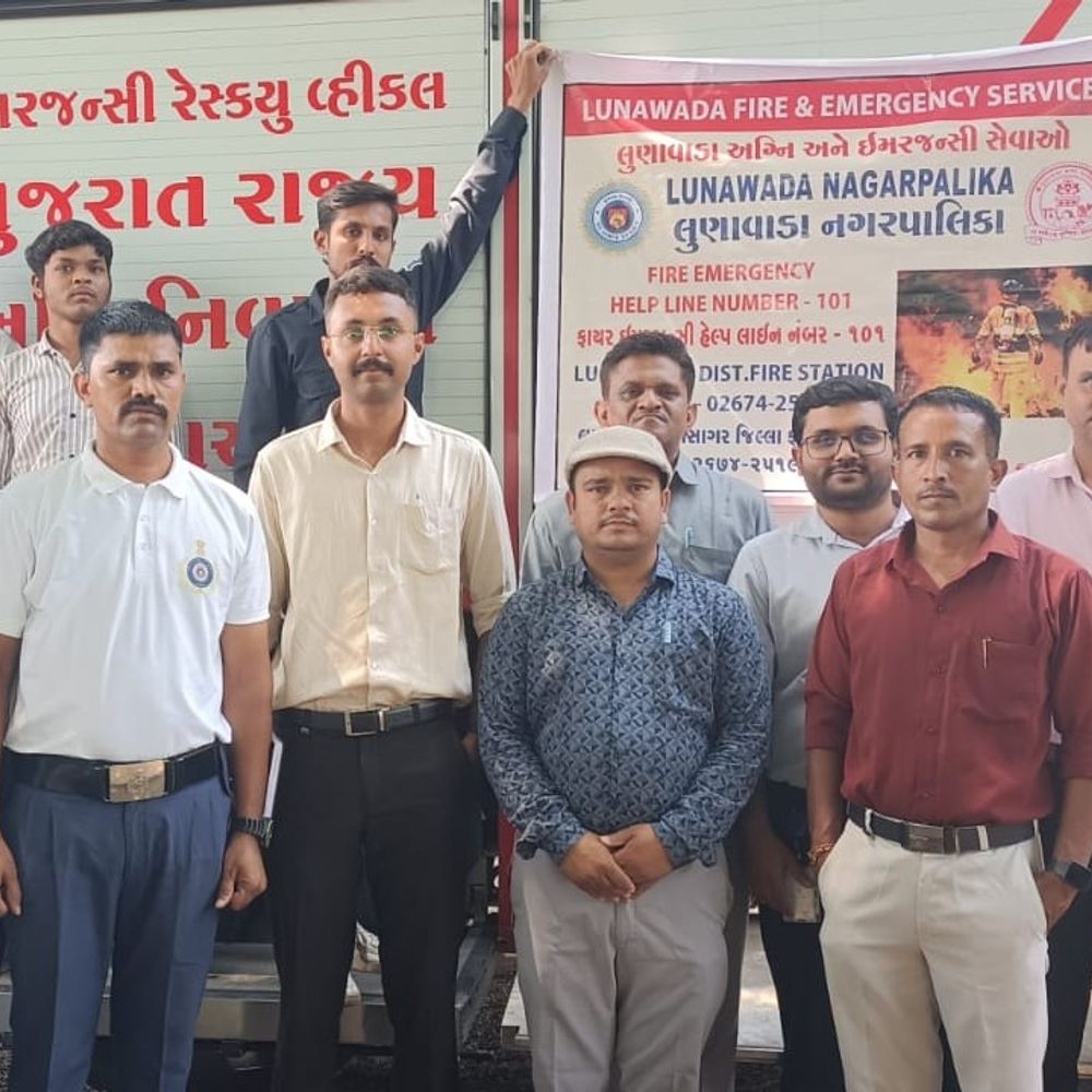 લુણાવાડા ITI માં ડિઝાસ્ટર સેફ્ટી ટ્રેનિંગ:580 વિદ્યાર્થીઓ અને 25 શિક્ષકોને 'સર્ચ એન્ડ રેસ્ક્યુ'ની પ્રેક્ટિકલ તાલીમ અપાઈ