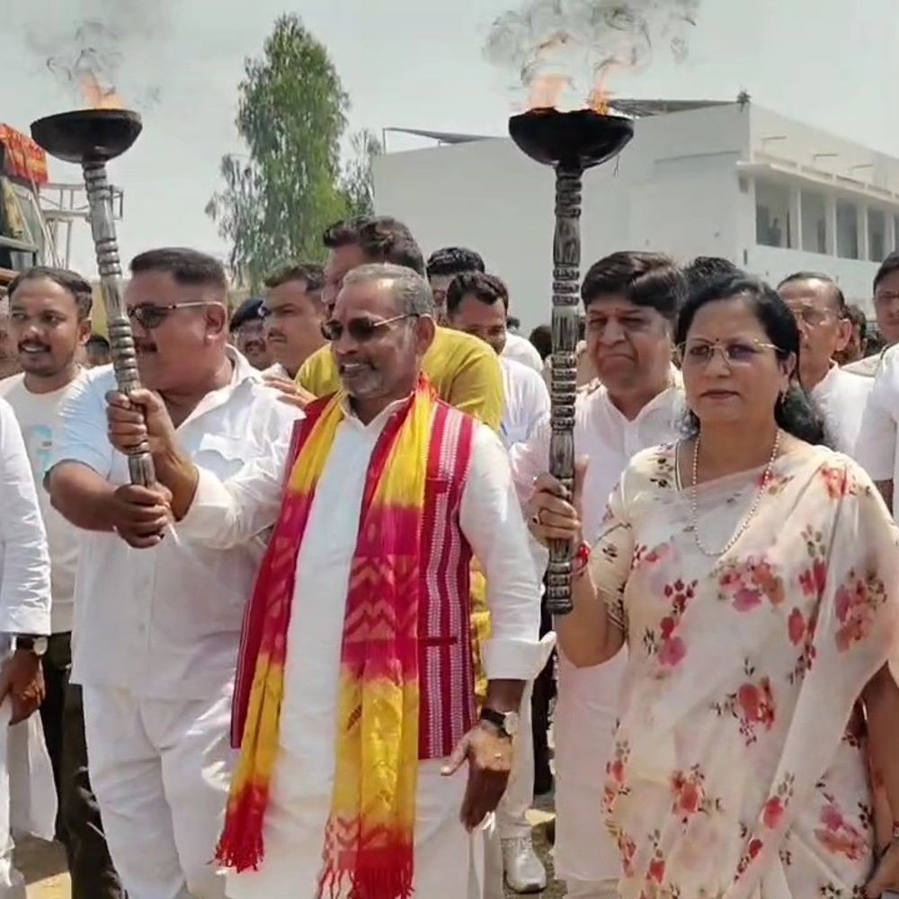 વડાપ્રધાન મોદીના જાહેરજીવનના 25 વર્ષ પૂર્ણ:સમગ્ર ગુજરાતમાં સેવા જ્યોતિ યાત્રા યોજાઈ, છોટાઉદેપુરમાં પણ ઉજવણી