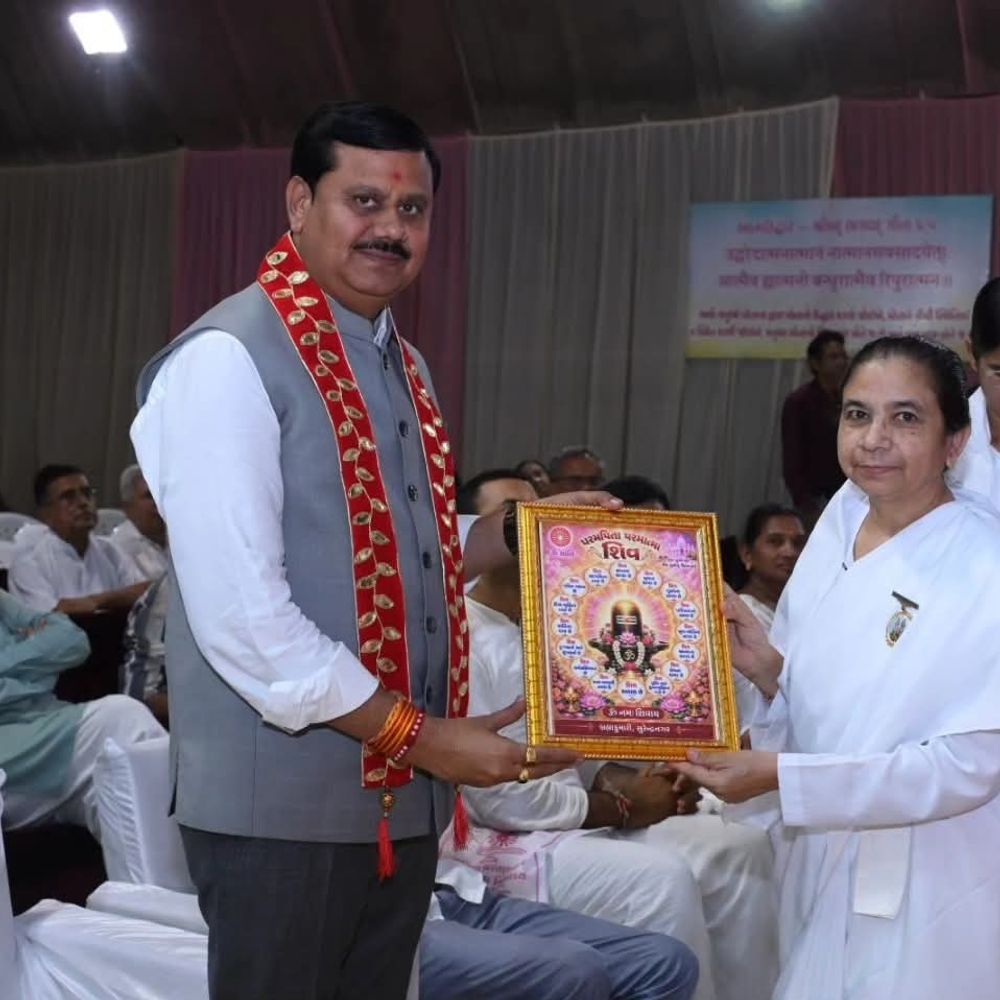 વઢવાણના આનંદ ભુવનમાં ભગવદ્ ગીતાના સાર પર કાર્યક્રમ:શહેરીજનોએ આધ્યાત્મિક જ્ઞાન અને આત્મચિંતનનો સંદેશ મેળવી ધન્યતા અનુભવી