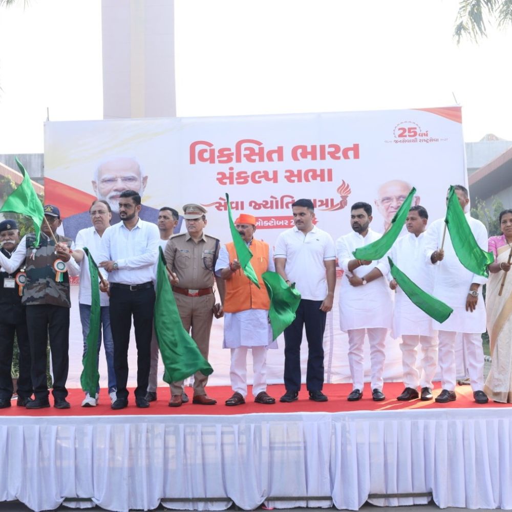 વ્યારામાં વિકસિત ભારત સંકલ્પસભા અને સેવા જ્યોતિ મશાલ યાત્રા યોજાઈ:નાયબ મુખ્ય દંડક વિજય પટેલે સભા સંબોધી, સાયકલ-બાઈક રેલીનું પણ આયોજન