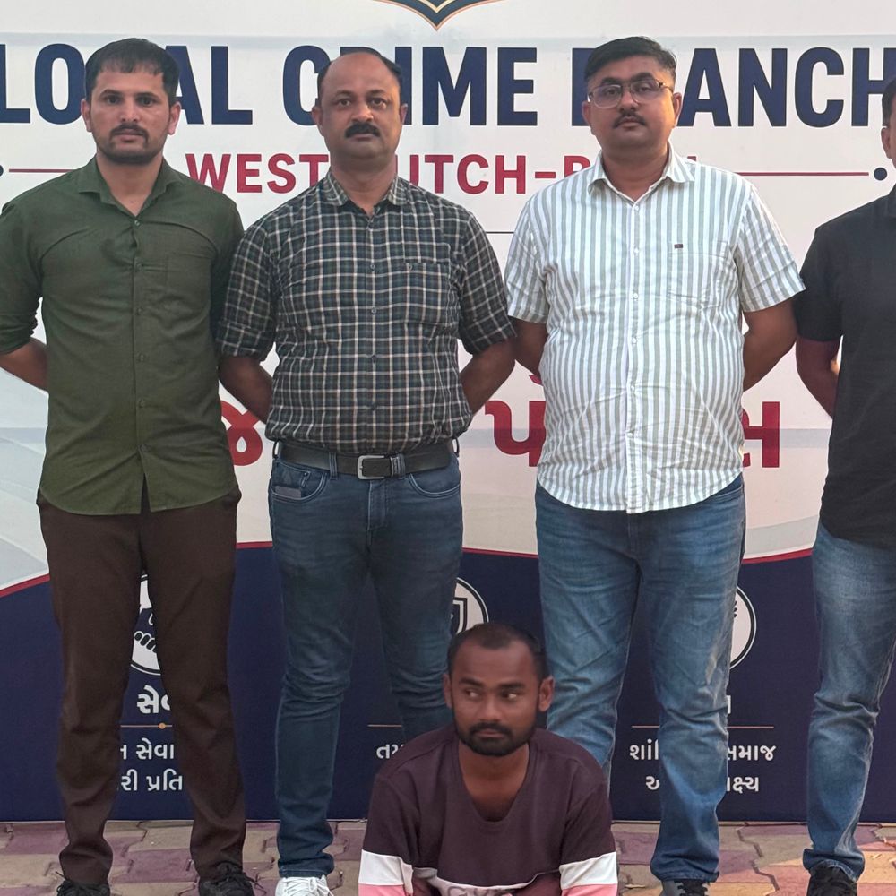 અંજાર ચોરી કેસનો ફરાર આરોપી ભુજમાંથી પકડાયો:LCBએ અમનનગર ચોકડી પાસેથી મજીદ મેરને ઝડપી પાડ્યો, 2026માં ગુનો નોંધાયો હતો