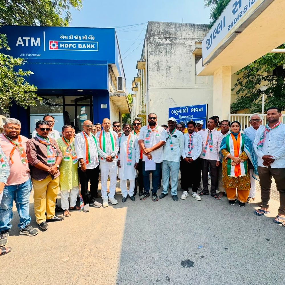 હિંમતનગરમાં કોંગ્રેસે મુખ્ય ચૂંટણી કમિશનરના રાજીનામાની માંગ કરી:કલેક્ટરને આવેદનપત્ર આપ્યું, ‘લોકશાહી બચાવો’ના નારા સાથે રેલી કાઢી